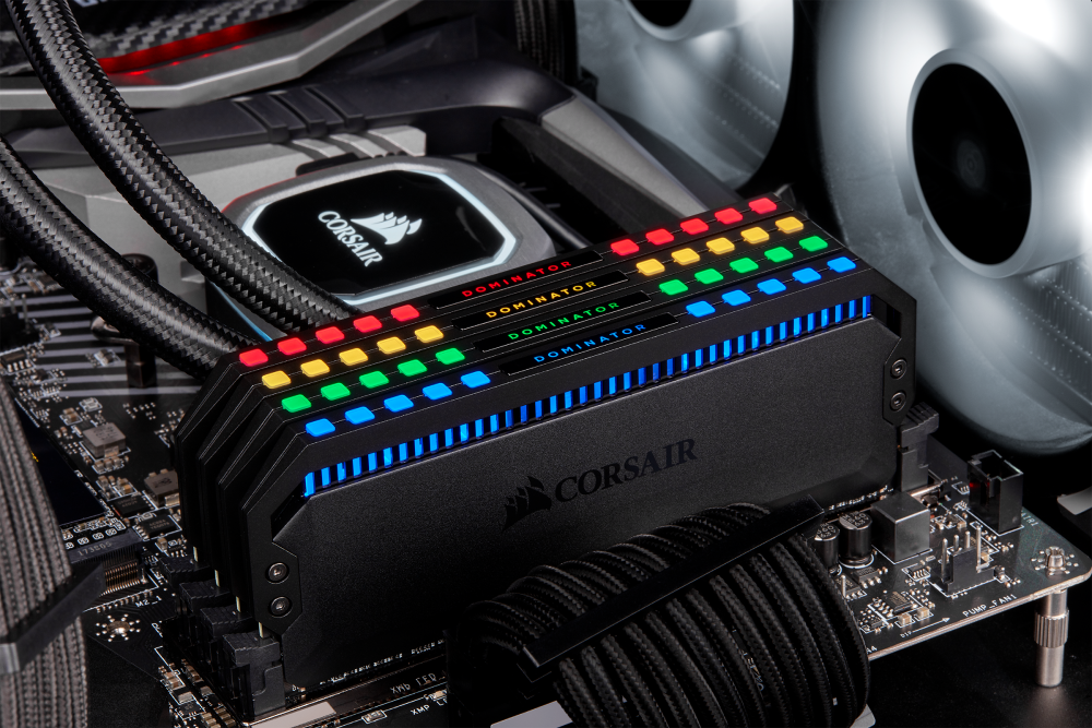 Corsair DDR4 DOMINATOR PLATINUM RGB 4 Corsair DDR4 DOMINATOR PLATINUM RGB 4