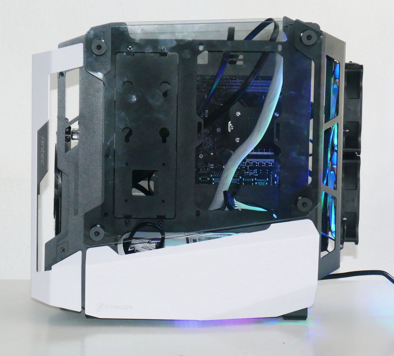 Review Antec Striker 20 Review Antec Striker 19