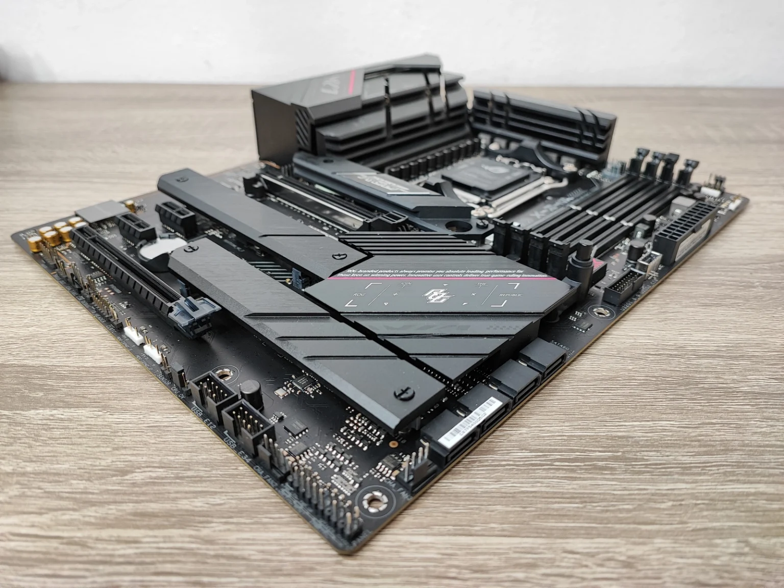 Review ASUS Rog Strix B650E-F Gaming Wifi 1
