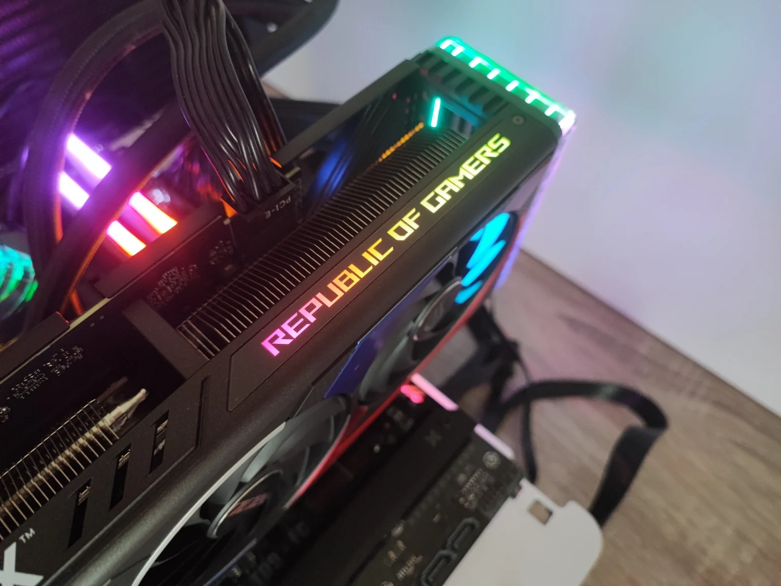 Review ASUS ROG STRIX RTX 4060 OC 8G 1