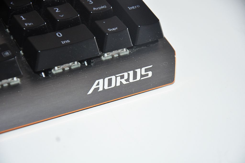 Review Aorus K7 15 Review Aorus K7 14