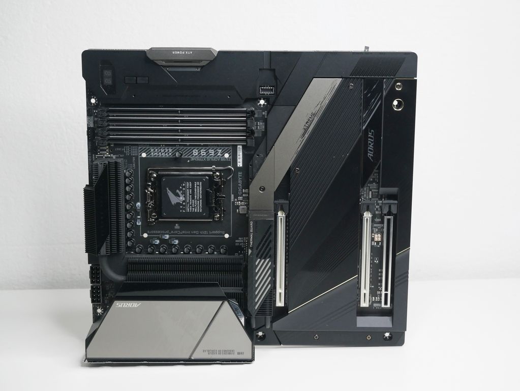 Review Gigabyte Aorus Z690 Xtreme 9