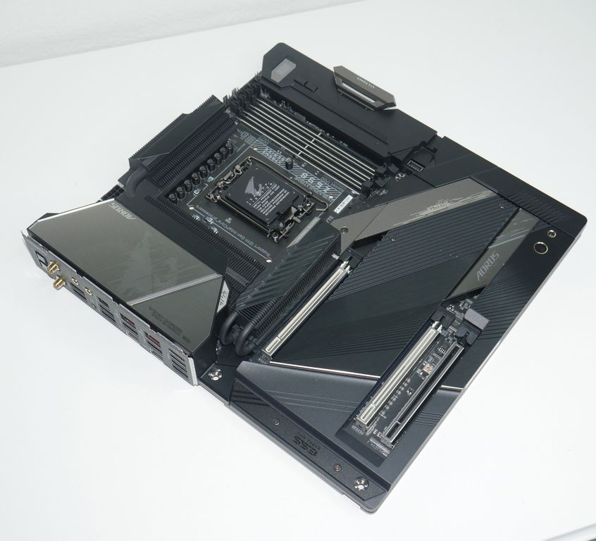 Review Gigabyte Aorus Z690 Xtreme 8