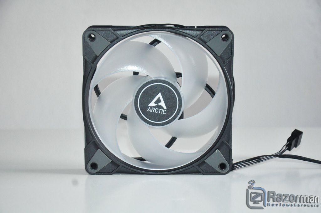 Review Arctic P12 PWM PST A-RGB 7 Review Arctic P12 PWM PST A-RGB 6