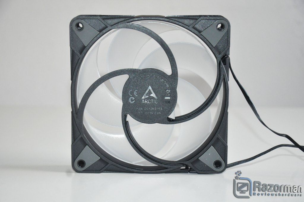 Review Arctic P12 PWM PST A-RGB 8 Review Arctic P12 PWM PST A-RGB 7