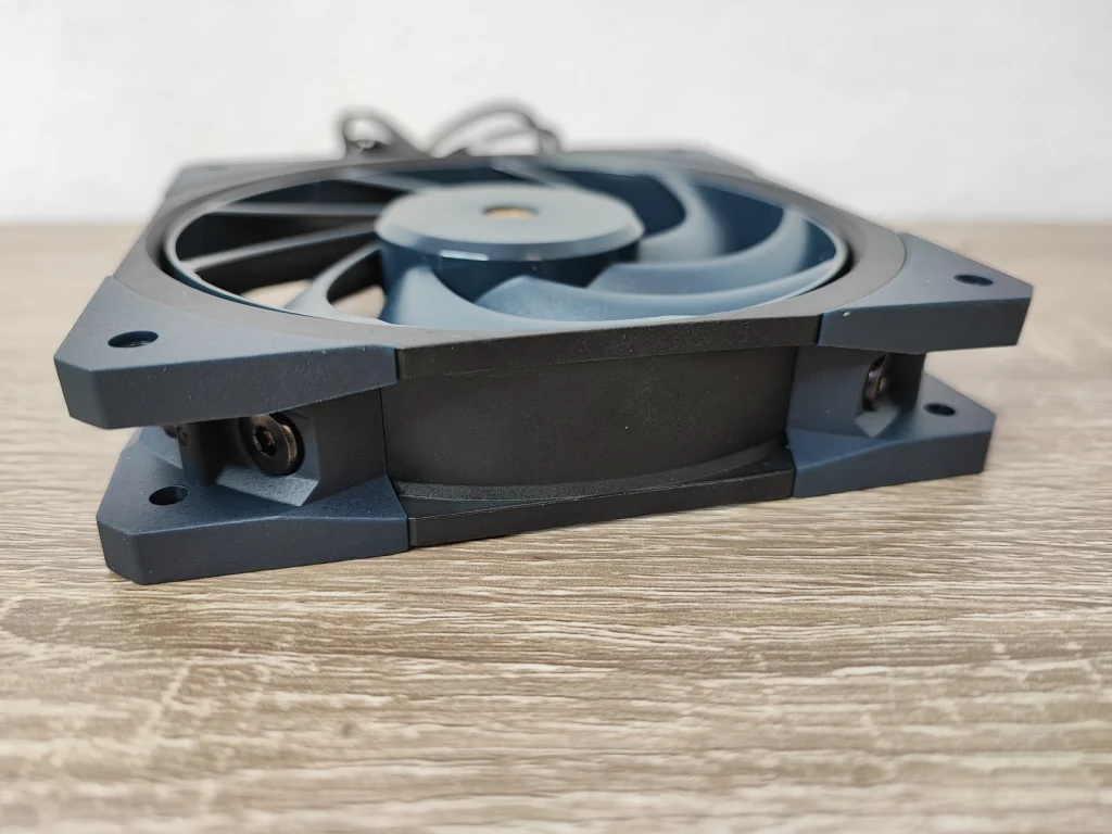 Review Cooler Master Mobius 120 OC 9 Review Cooler Master Mobius 120 OC 9
