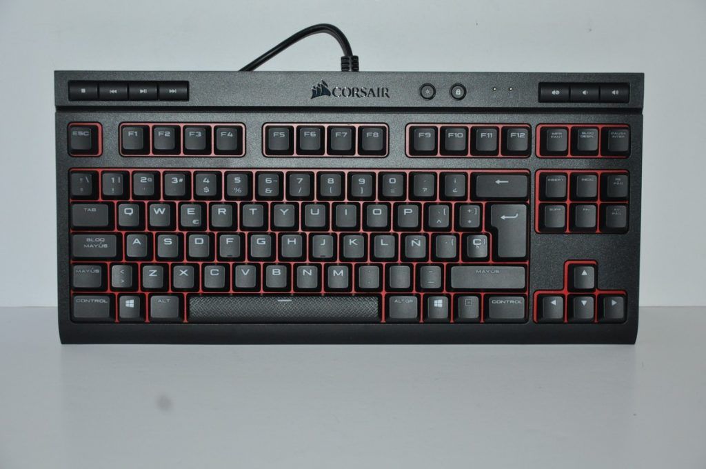 Review Corsair K63 8