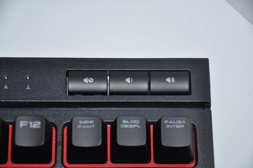 Review Corsair K63 12