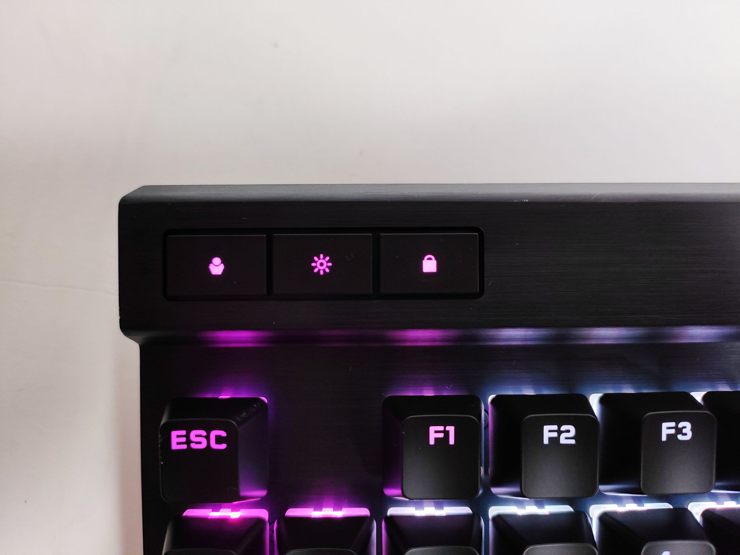 Review Corsair K70 RGB PRO 8