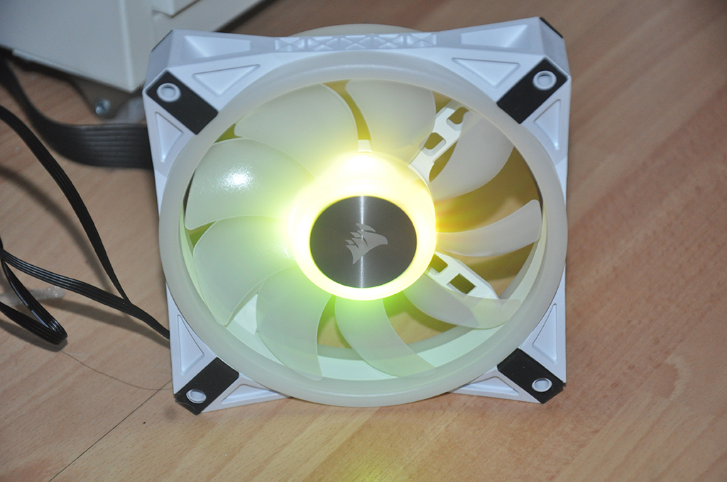 Review Corsair iCue QL120 RGB 10