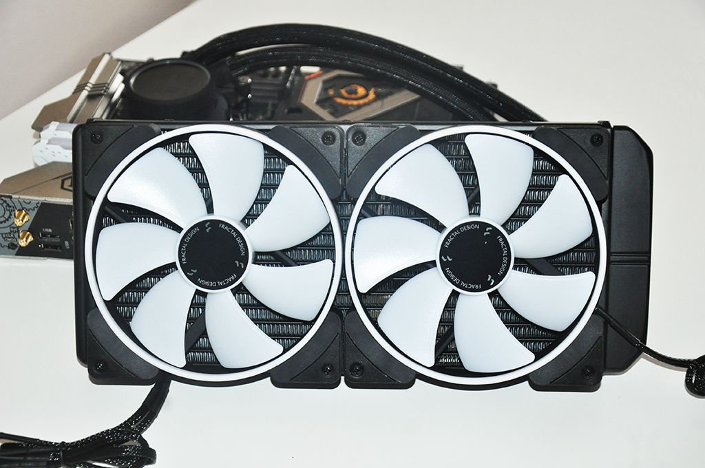 Review Fractal Celsius+ S28 Prisma 25 Review Fractal Celsius+ S28 Prisma 24