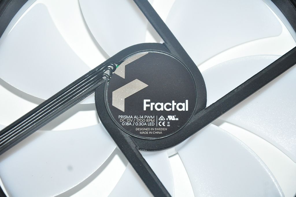 Review Fractal Celsius+ S28 Prisma 18