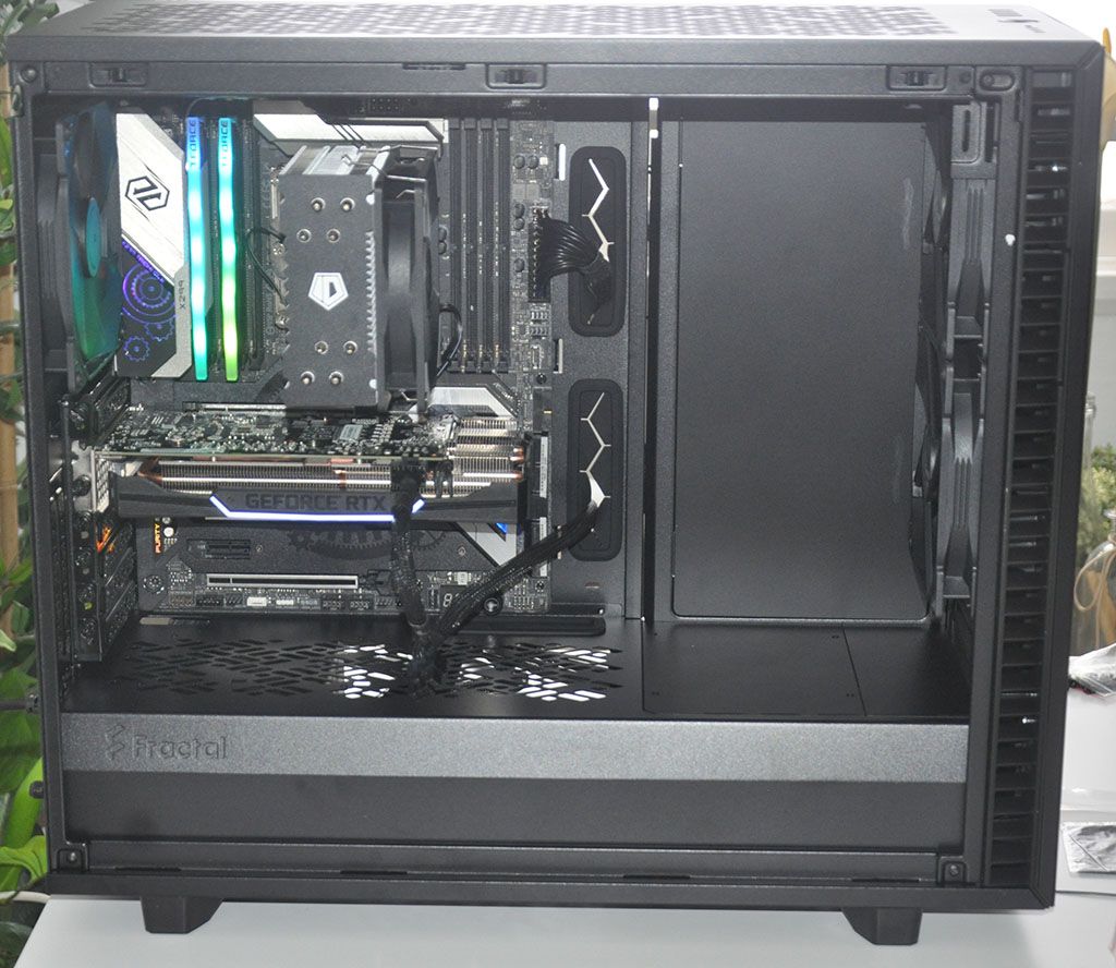 Review Fractal Design Define 7 Dark Tempered Glass 2