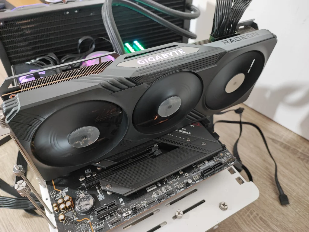 Review GIGABYTE RX 7900 XT GAMING OC 20G 24