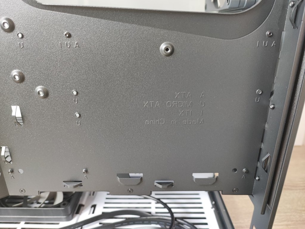 Review HYTE y40 21 Review HYTE y40 21