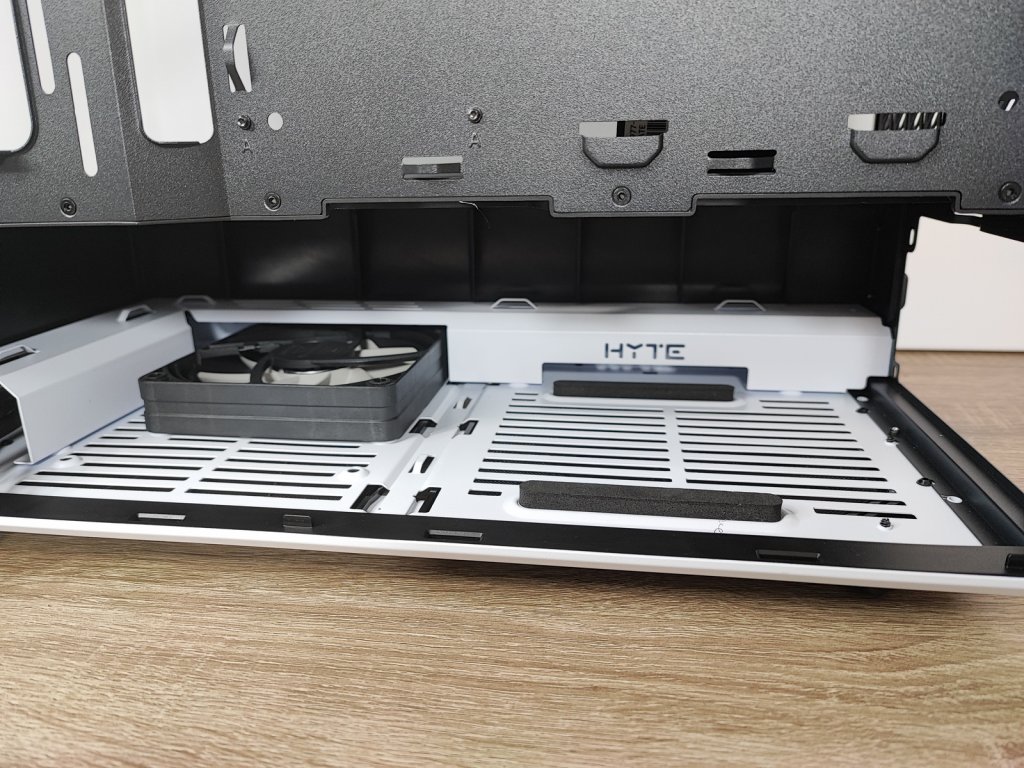 Review HYTE y40 16 Review HYTE y40 16