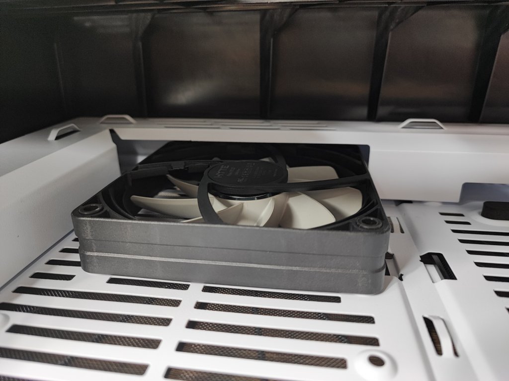 Review HYTE y40 22 Review HYTE y40 22