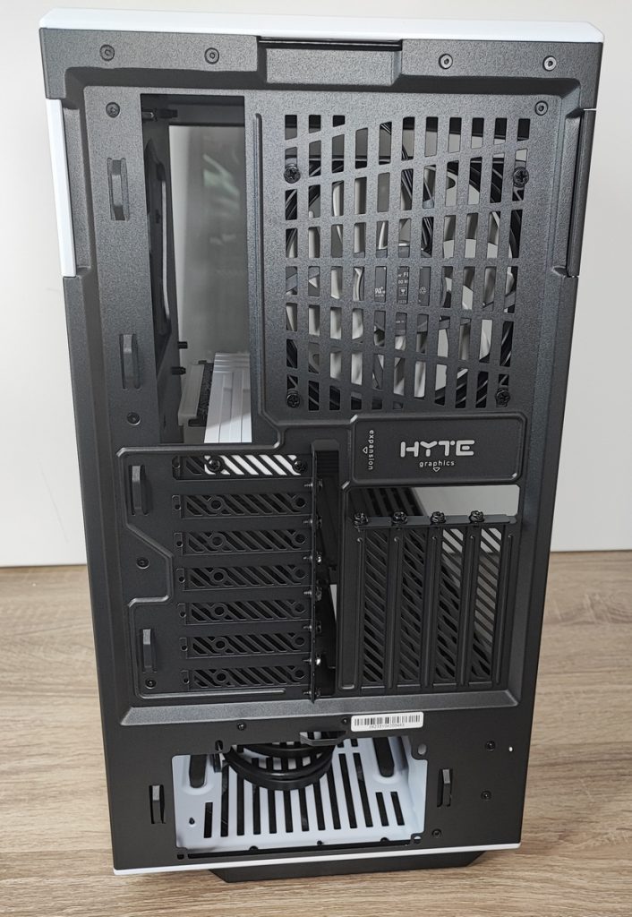 Review HYTE y40 13 Review HYTE y40 13