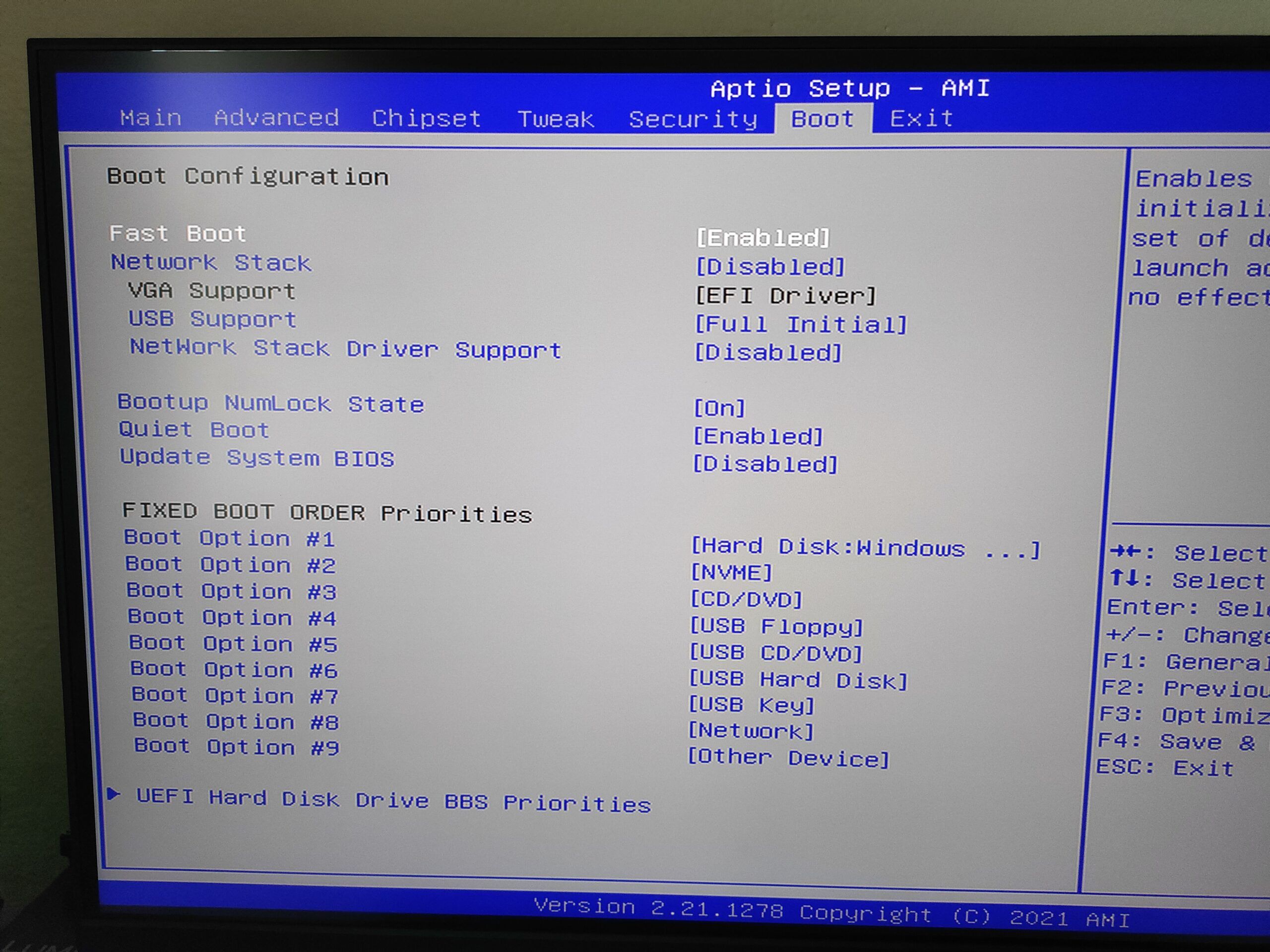 Review ECS Liva Z3 26