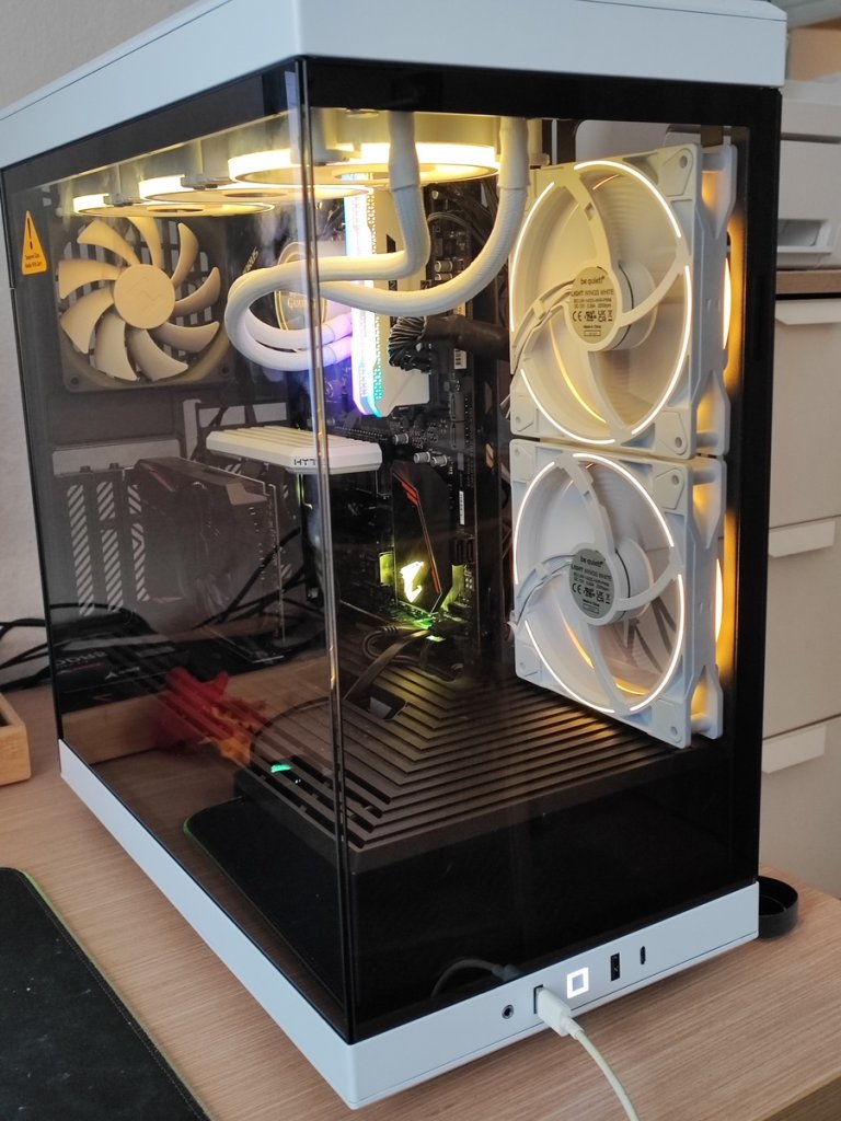 Review HYTE y40 33 Review HYTE y40 33