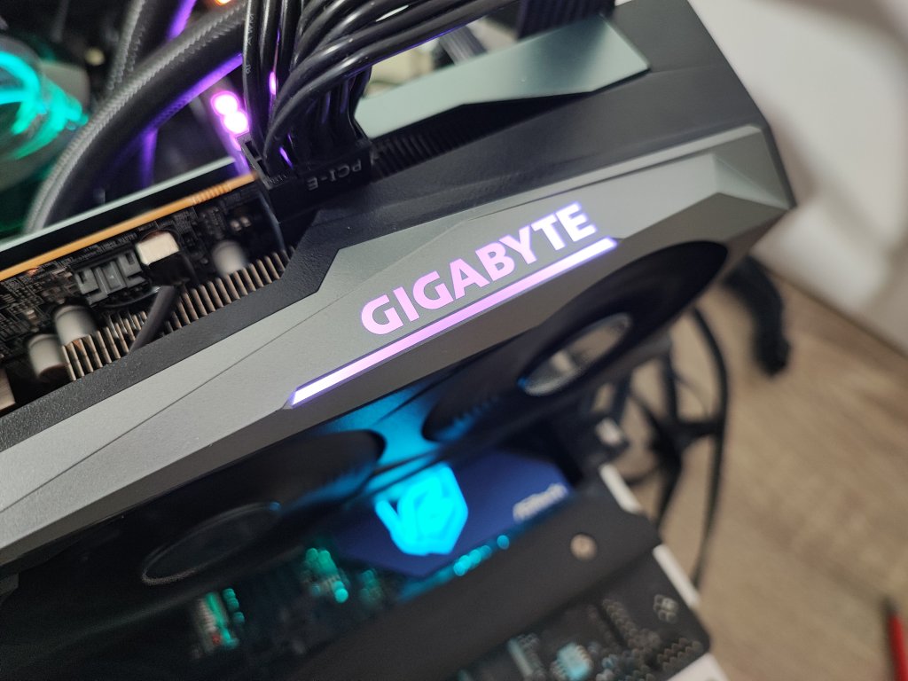 Review Gigabyte Radeon RX 7600 Gaming OC 8G 271