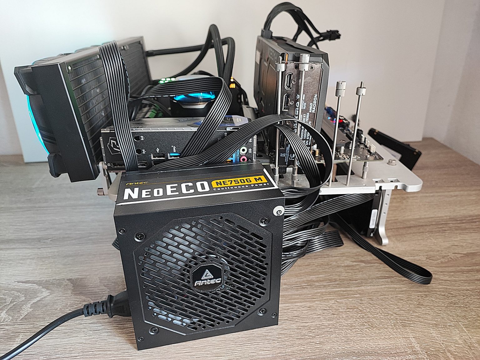 Review ANTEC NE750G M 1