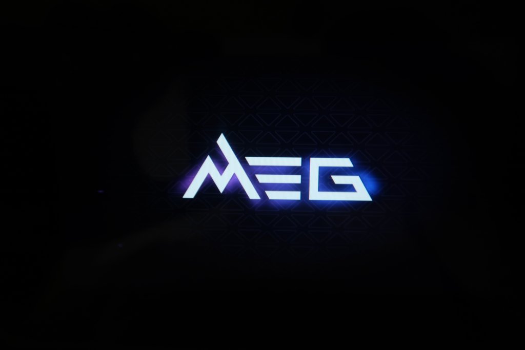 Review MSI MEG PROSPECT 700R 26