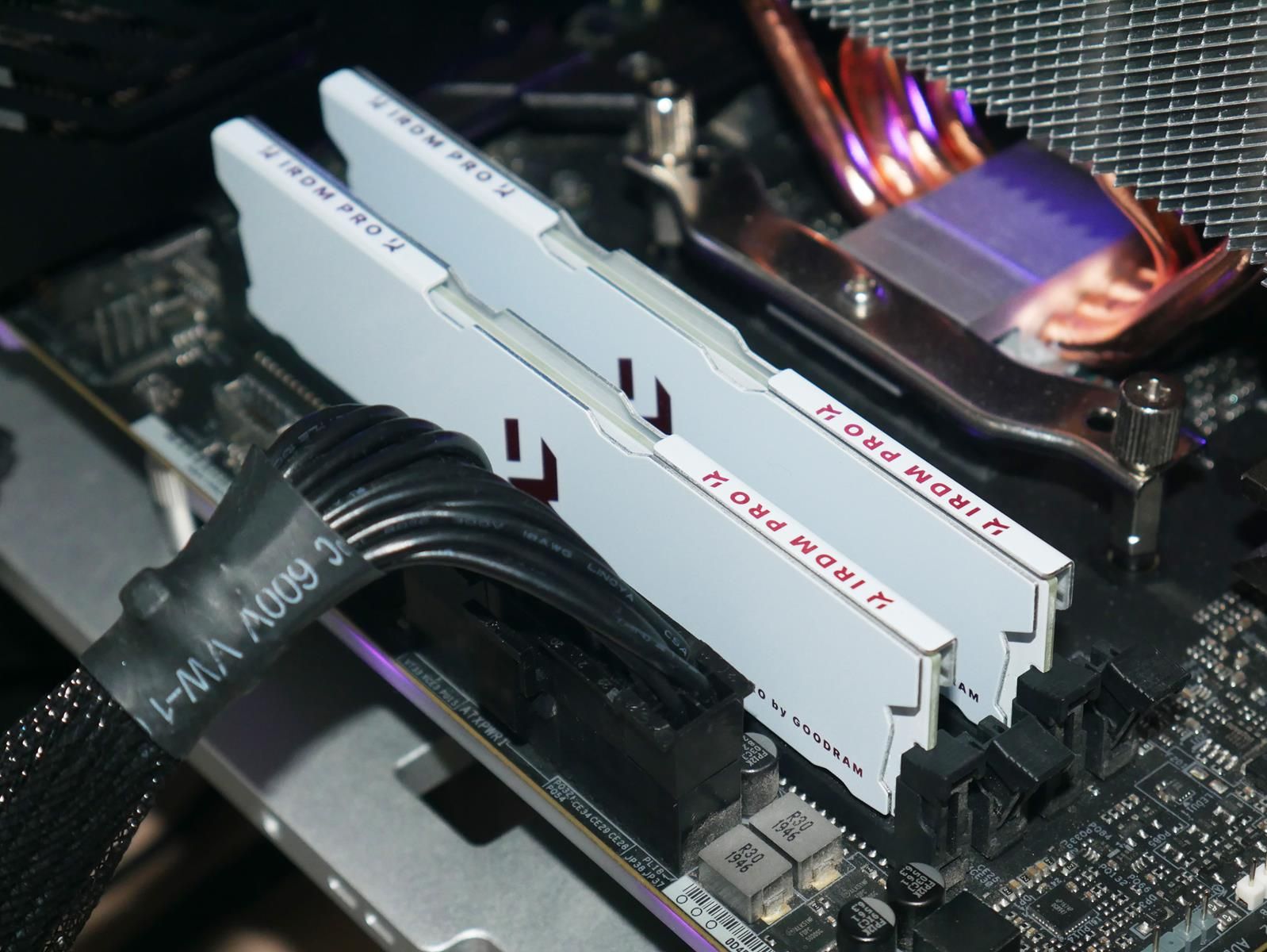 Review IRDM PRO DDR4 CRIMSON 10 Review IRDM PRO DDR4 CRIMSON 9