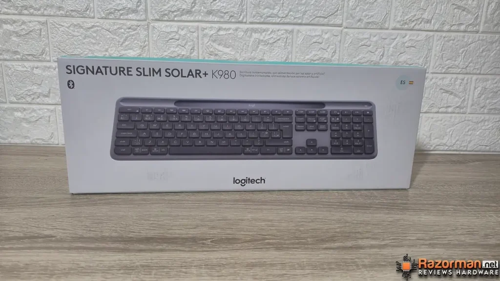 Logitech Signature Slim Solar+ K980 Logitech Signature Slim Solar+ K980