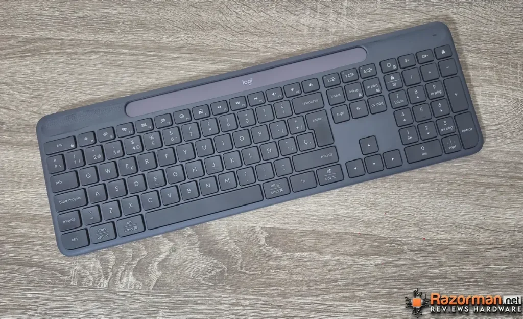 Logitech Signature Slim Solar+ K980 Logitech Signature Slim Solar+ K980