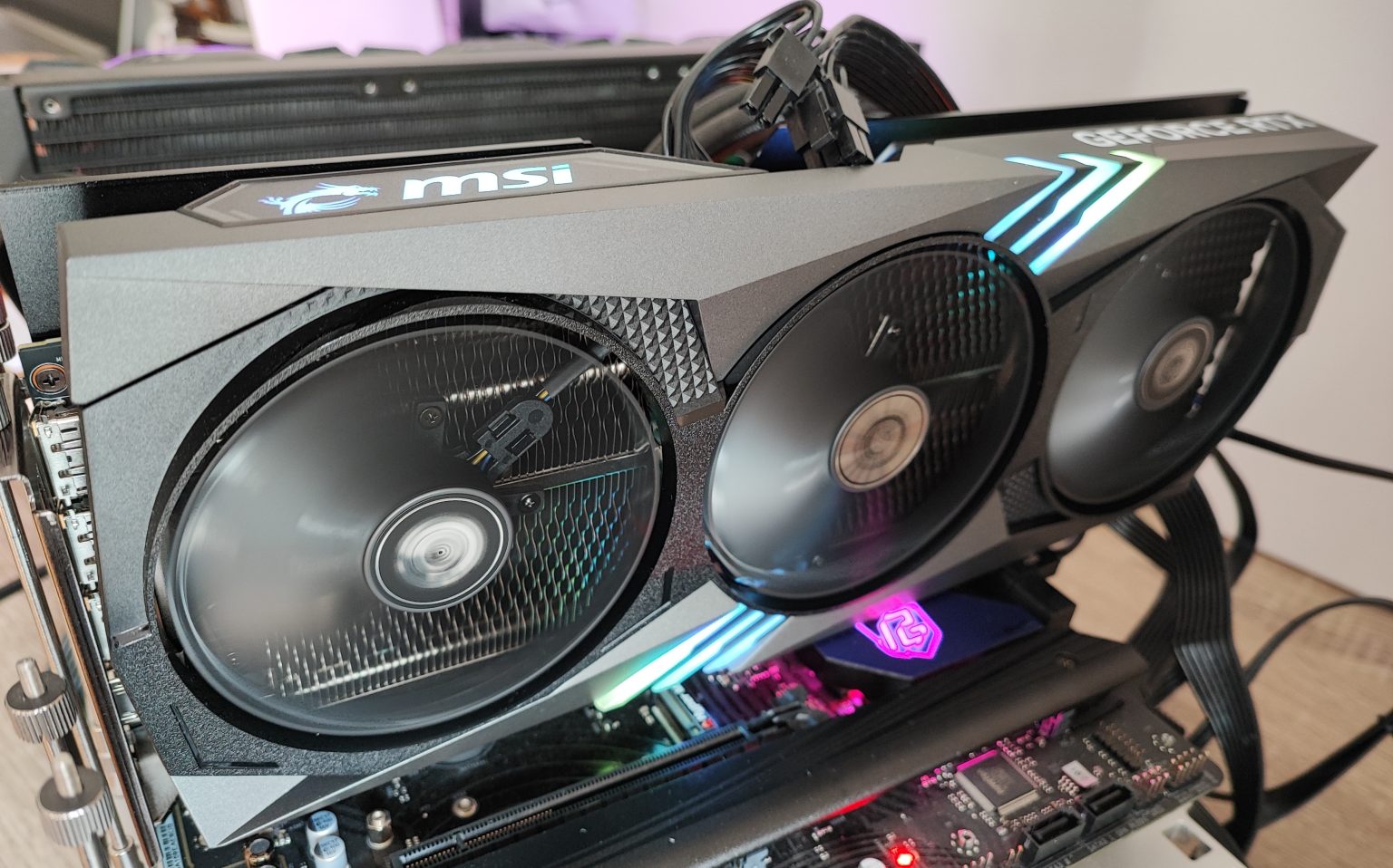 Review MSI GEFORCE RTX 4060 TI GAMING X TRIO 1