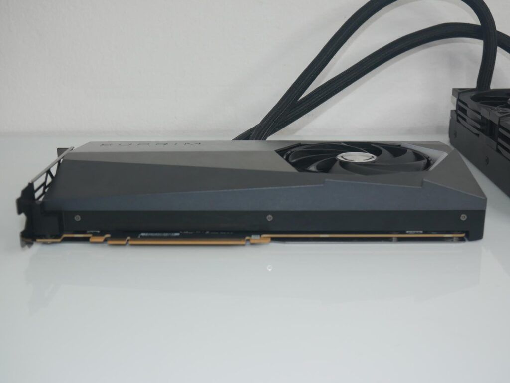 Review MSI GeForce RTX 4090 SUPRIM LIQUID X 32