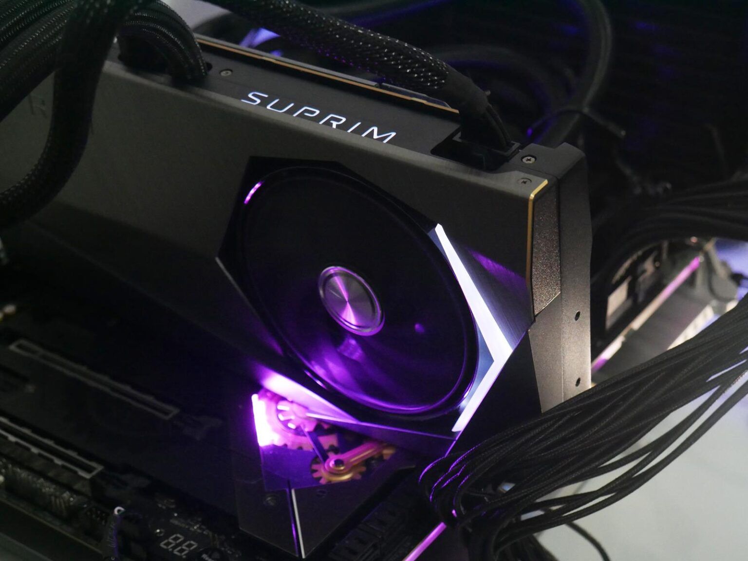 Review MSI GeForce RTX 4090 SUPRIM LIQUID X 1