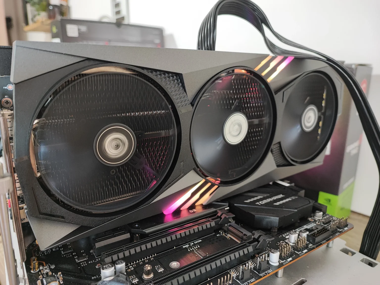 Review MSI Geforce RTX 4070 Gaming X Trio 1