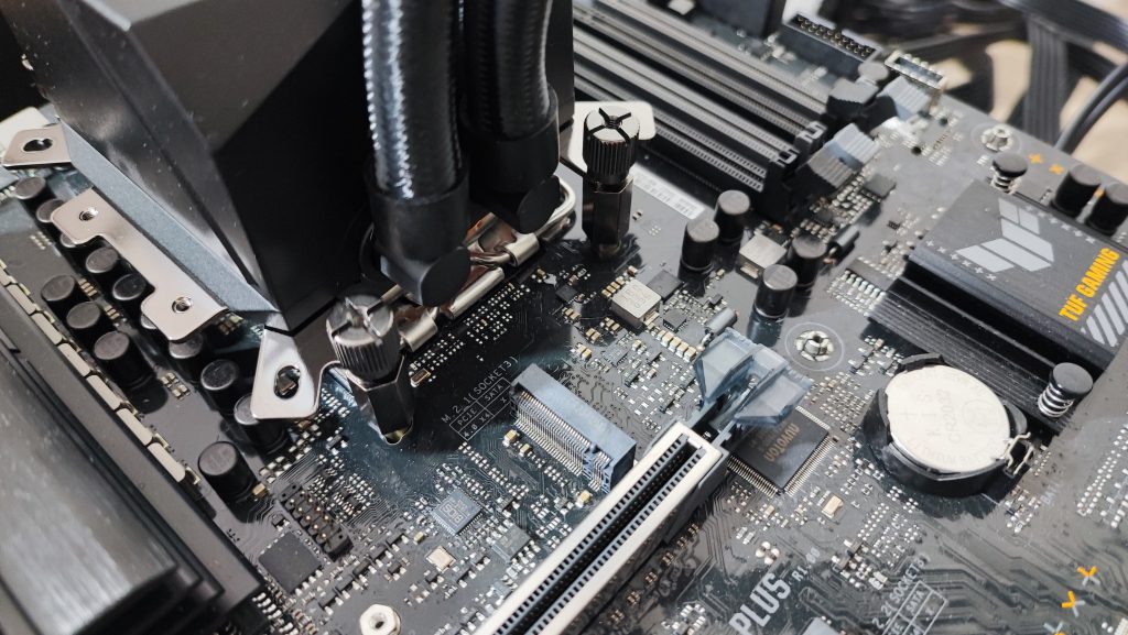 MSI MAG CORELIQUID i240