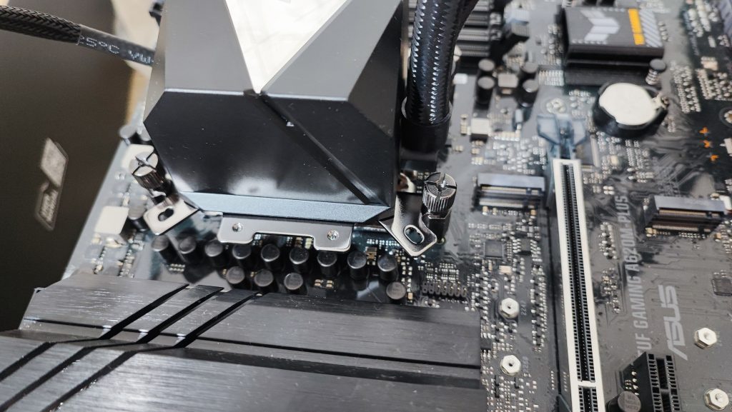MSI MAG CORELIQUID i240