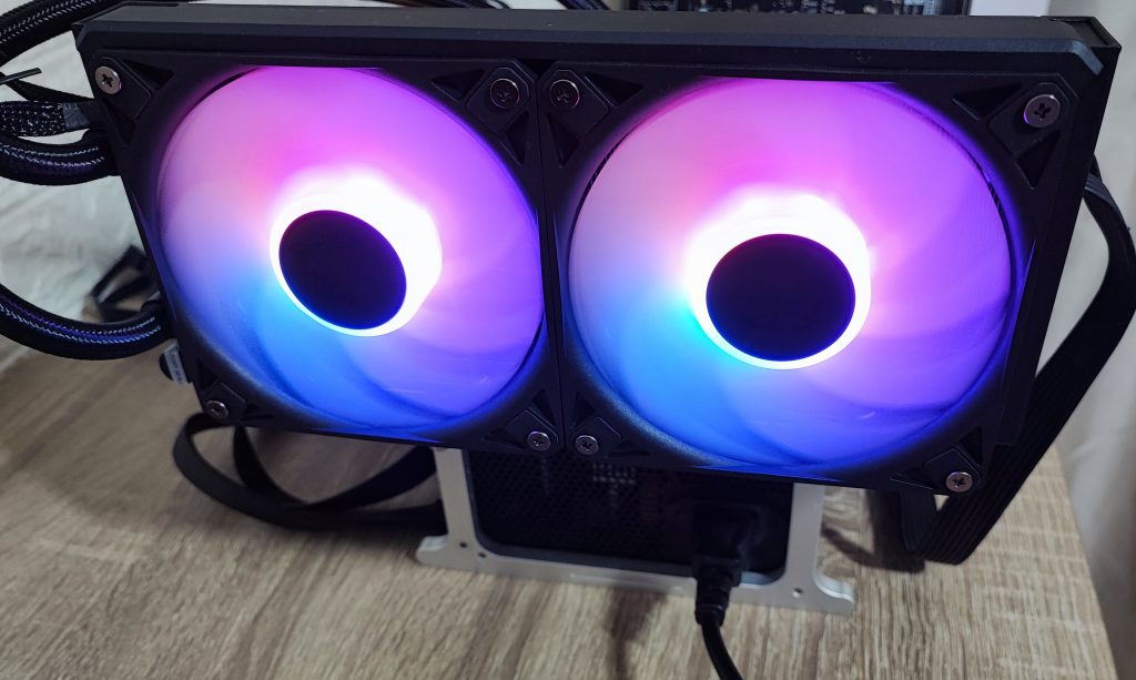 MSI MAG CORELIQUID i240