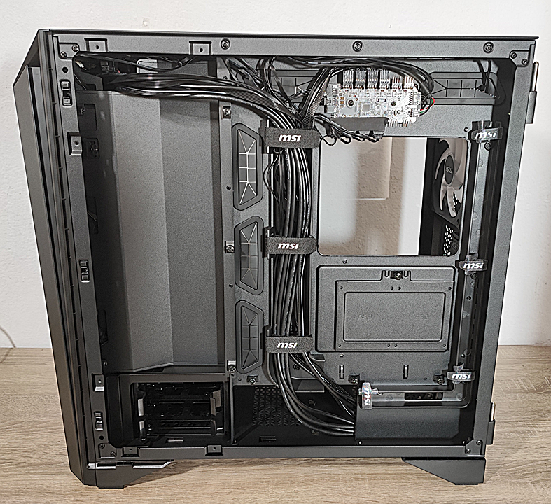 Review MSI MEG PROSPECT 700R 37