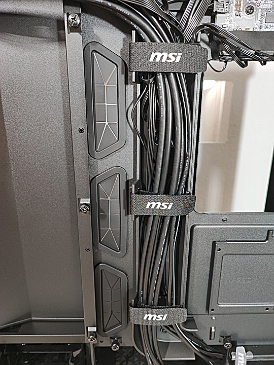 Review MSI MEG PROSPECT 700R 38