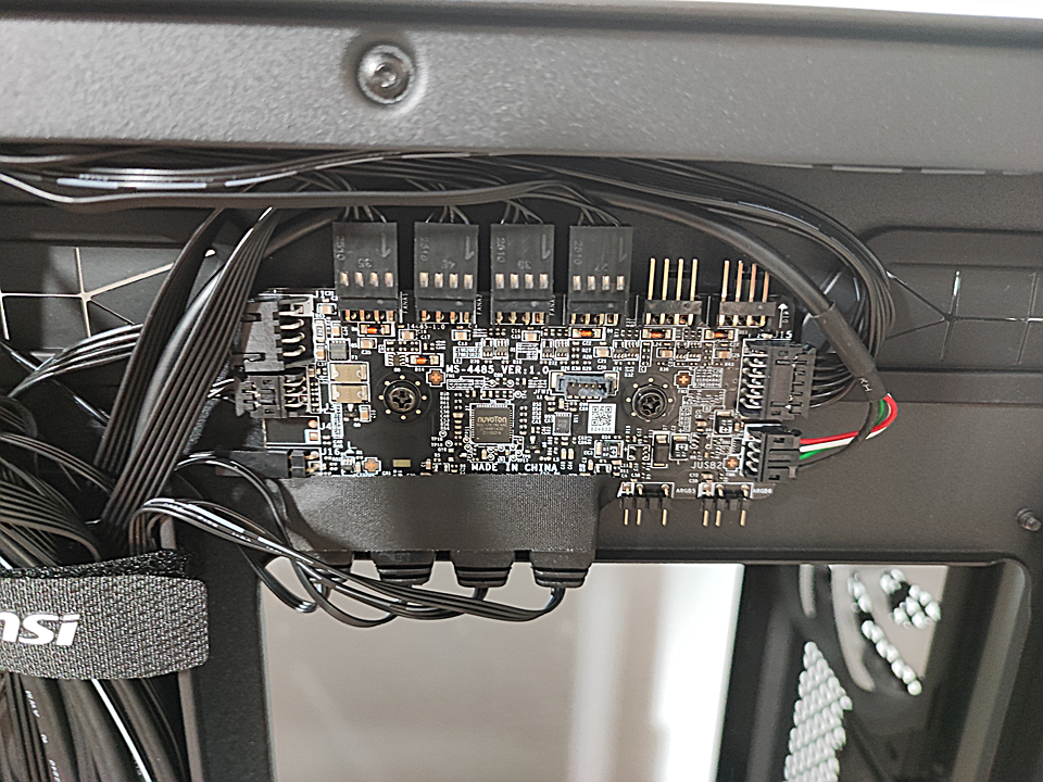 Review MSI MEG PROSPECT 700R 42