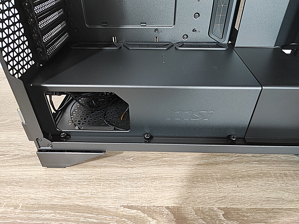 Review MSI MEG PROSPECT 700R 44