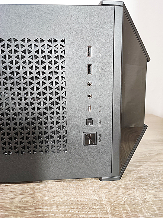 Review MSI MEG PROSPECT 700R 16
