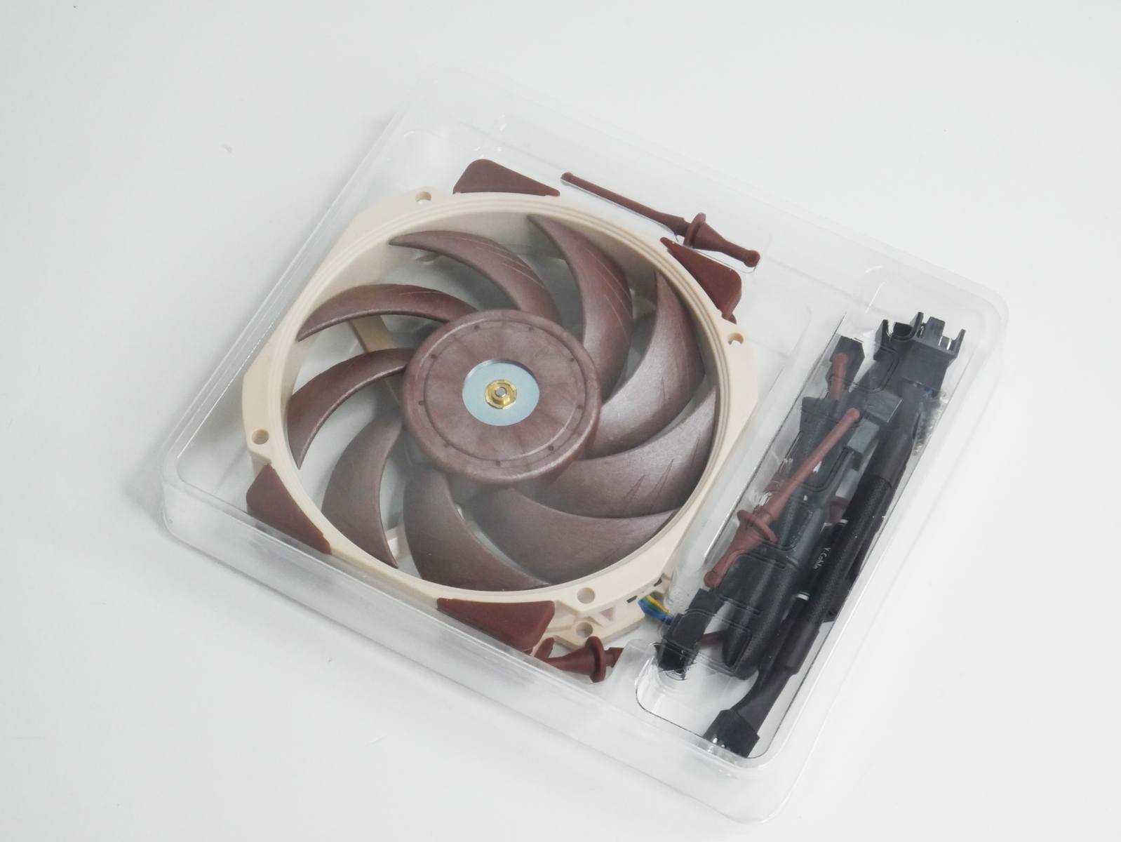 Review Noctua NH-D12L 21 Review Noctua NH-D12L 19