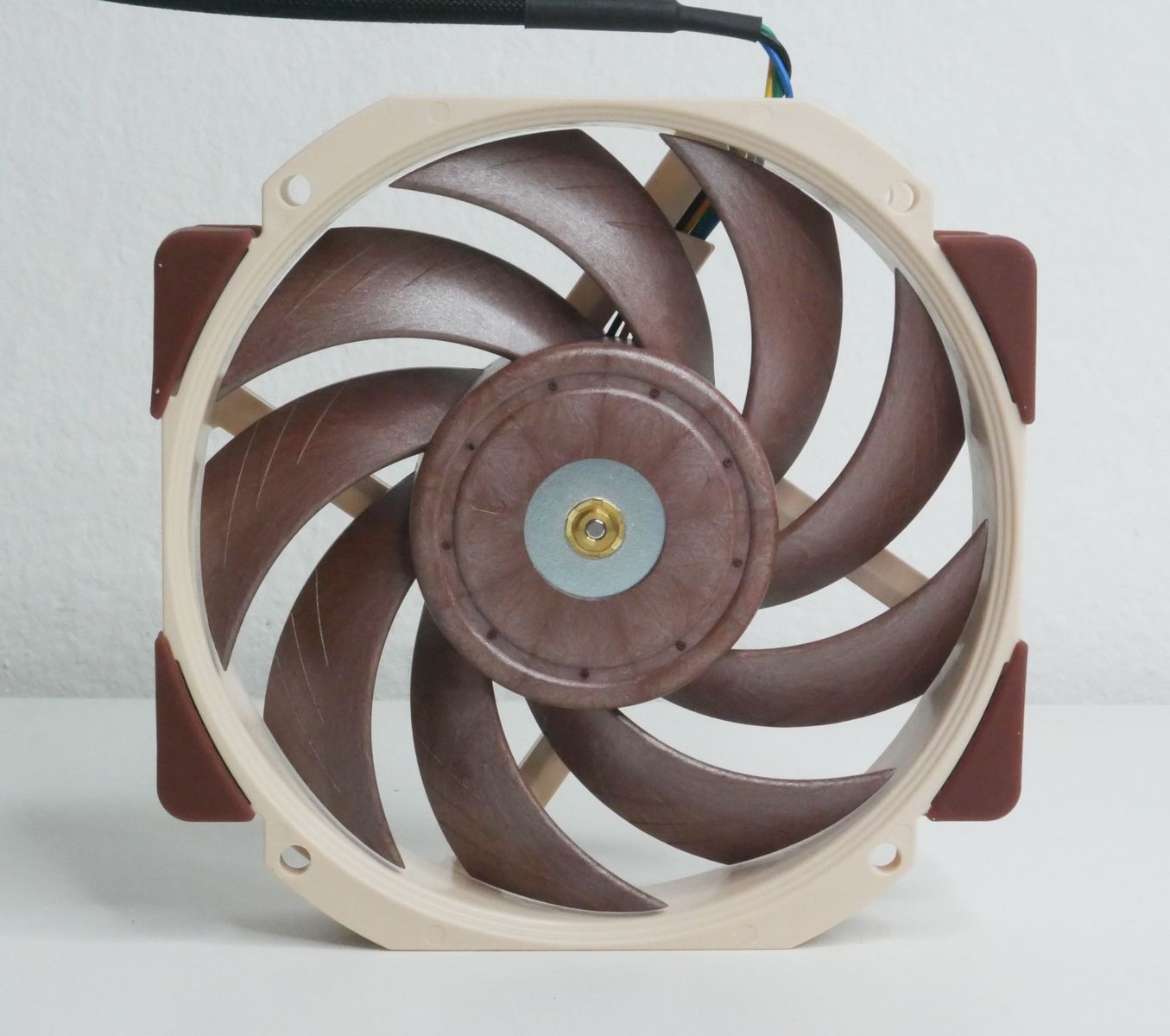 Review Noctua NH-D12L 20