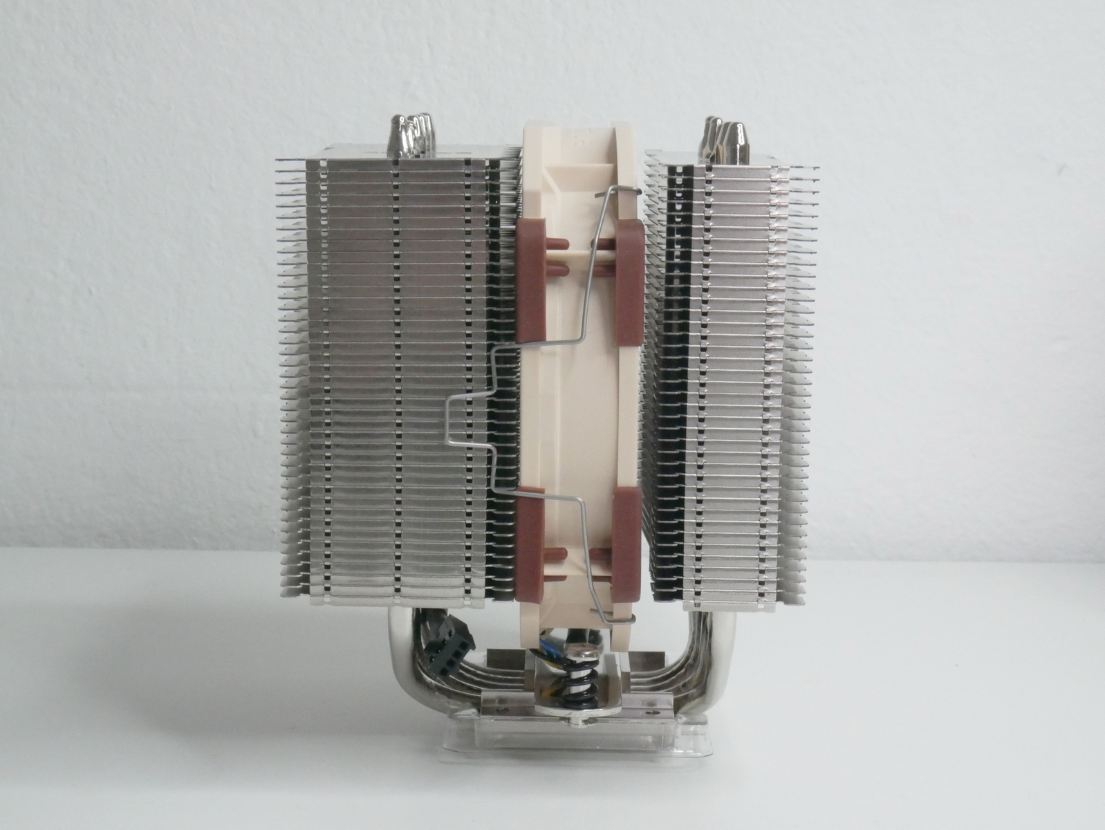 Review Noctua NH-D12L 11 Review Noctua NH-D12L 9