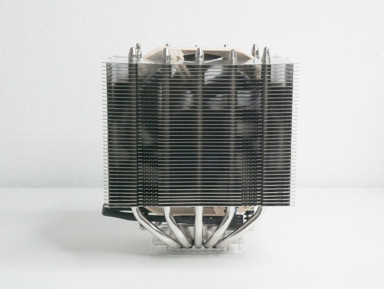 Review Noctua NH-D12L 12 Review Noctua NH-D12L 10