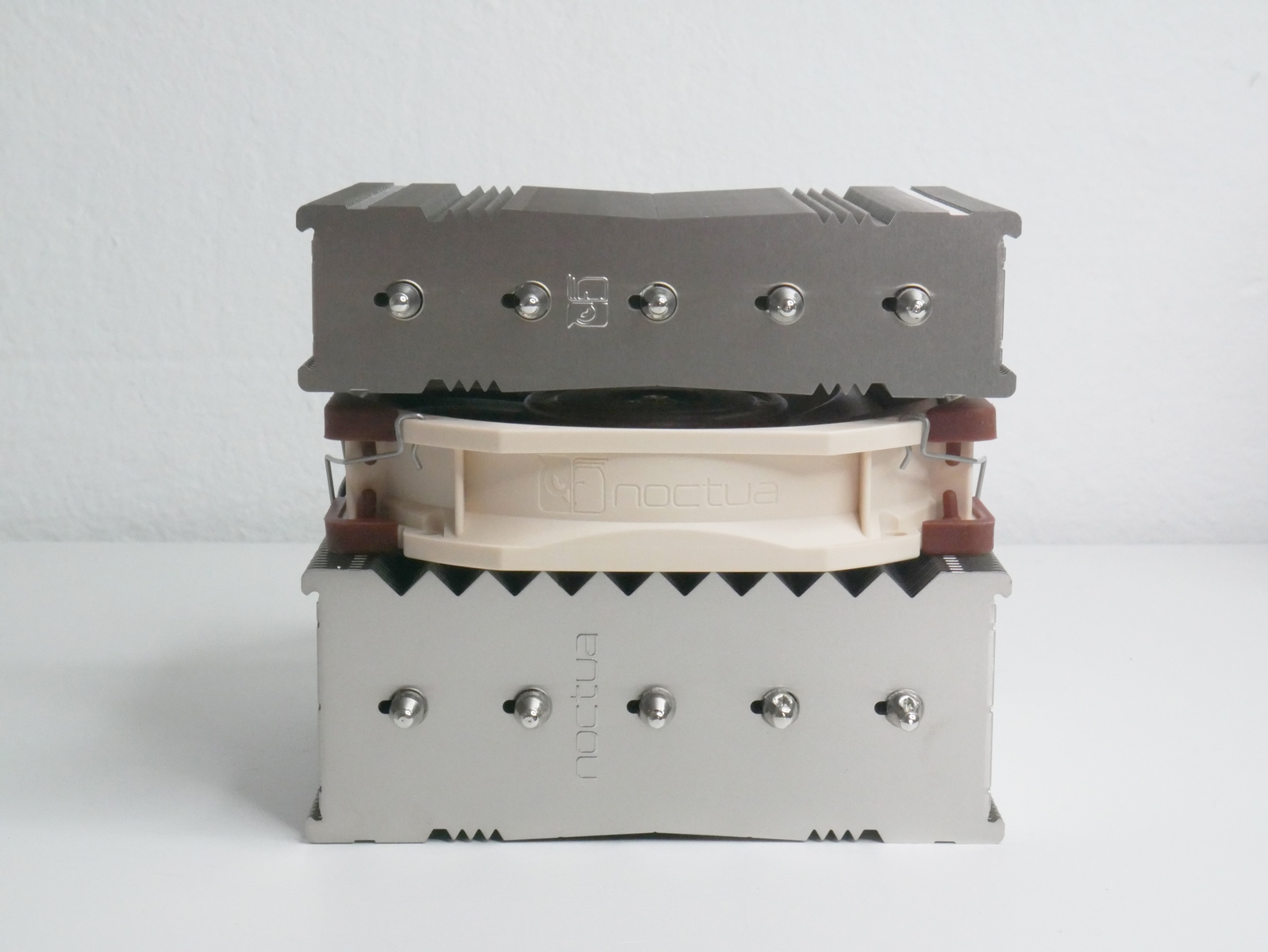 Review Noctua NH-D12L 13 Review Noctua NH-D12L 11