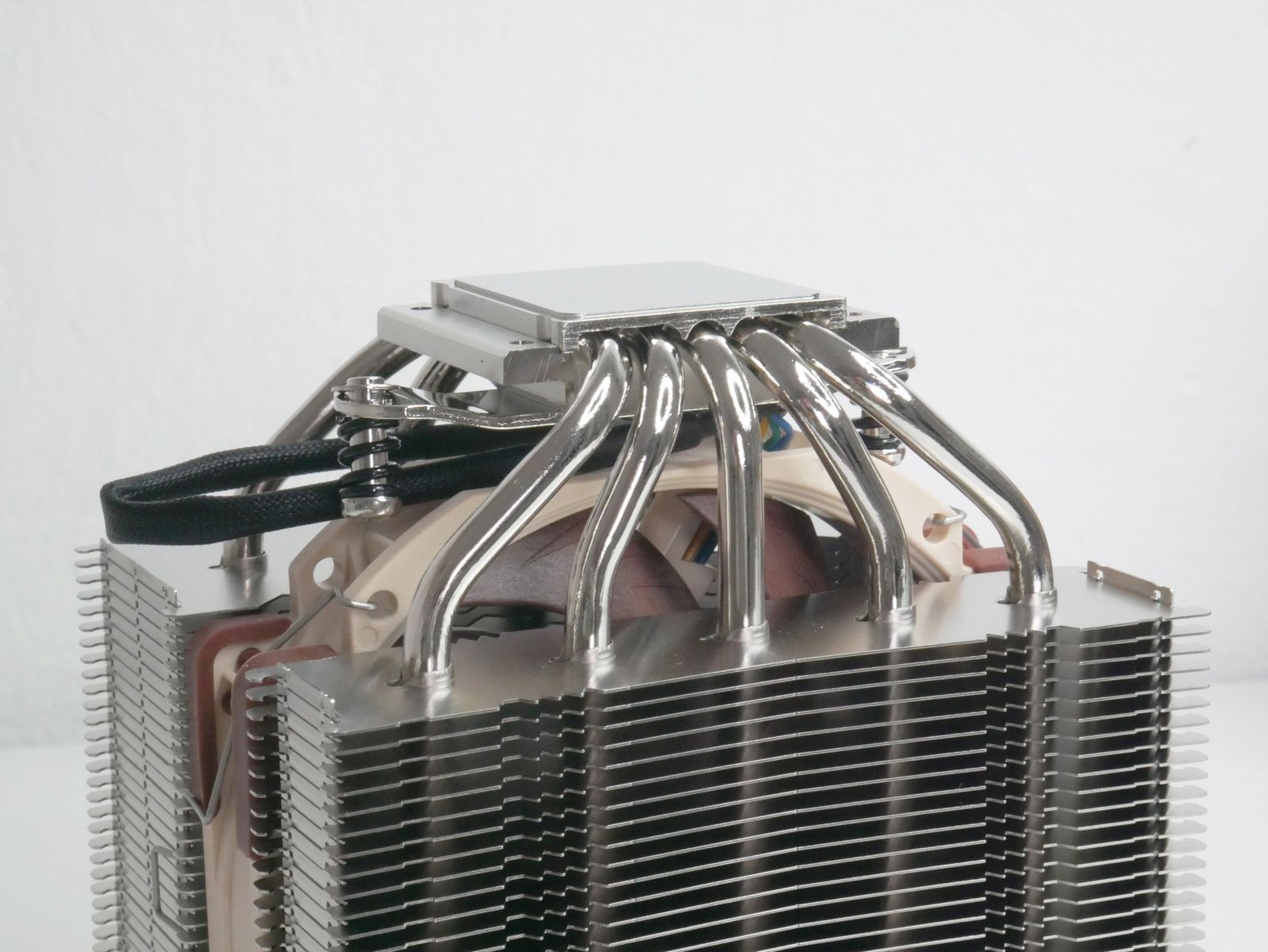 Review Noctua NH-D12L 12