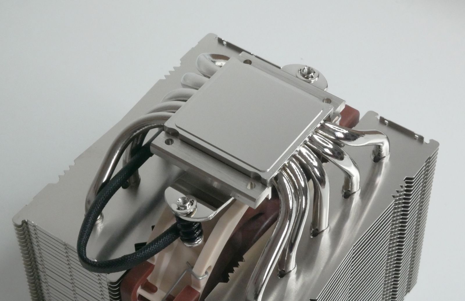 Review Noctua NH-D12L 15 Review Noctua NH-D12L 13