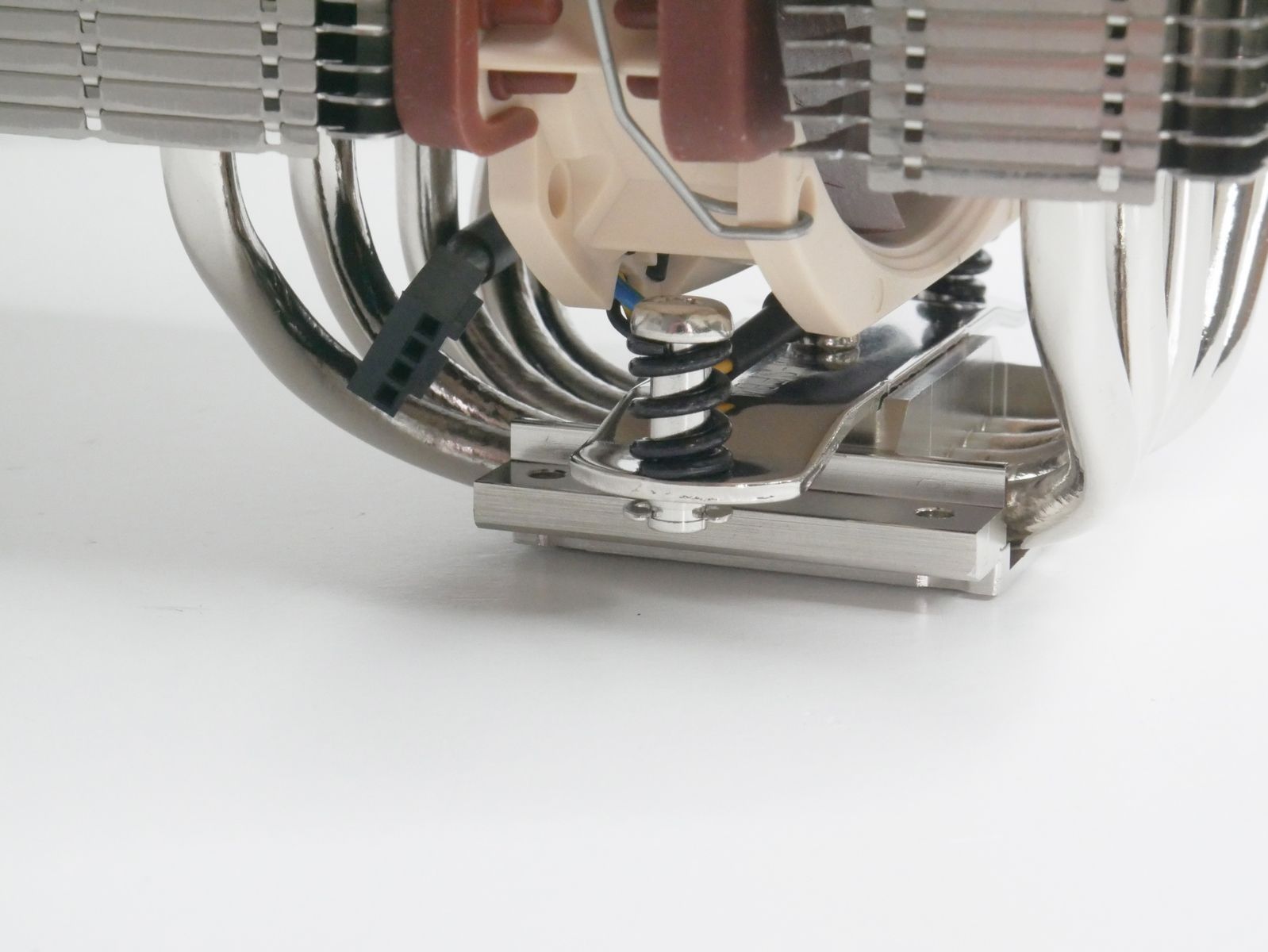 Review Noctua NH-D12L 16 Review Noctua NH-D12L 14